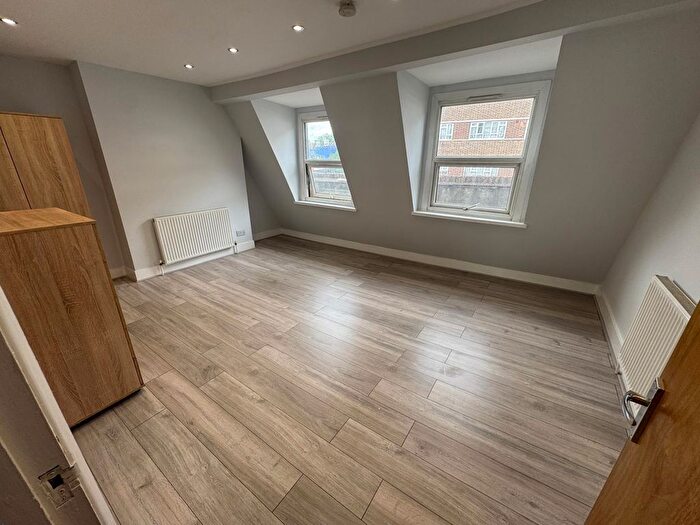 Studio To Rent In Amhurst Road, E8