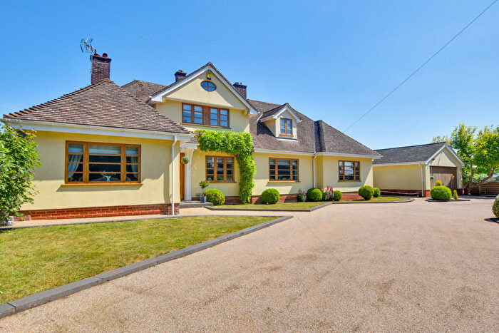 4 Bedroom Detached House For Sale In Beaumont Hill, Great Dunmow, CM6