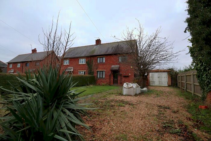 3 Bedroom Semi-Detached House For Sale In Wellhead Lane, Nocton, LN4