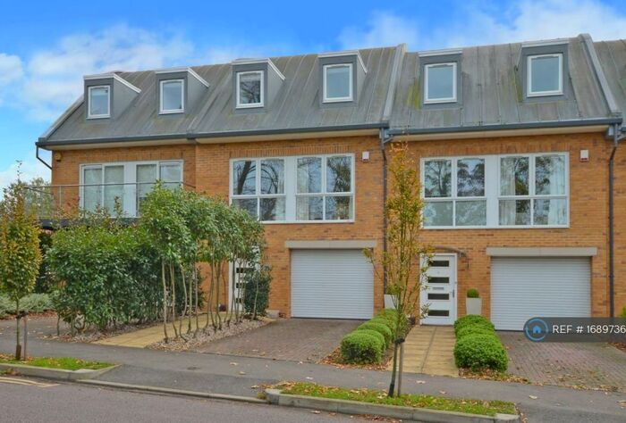 4 Bedroom Terraced House To Rent In Salisbury Road, Worcester Park, KT4