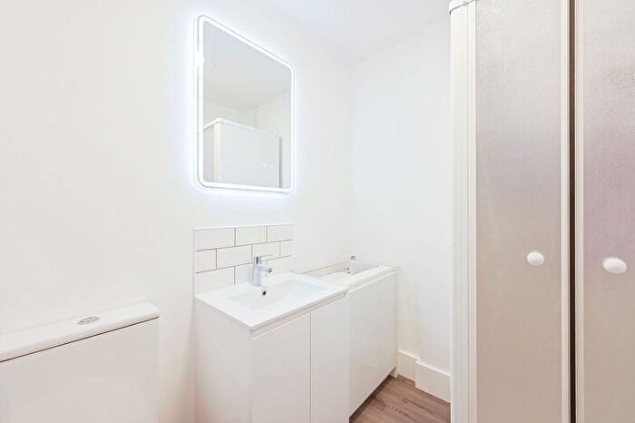 Studio To Rent In Woodlands Park Road, Harringay, London, N15