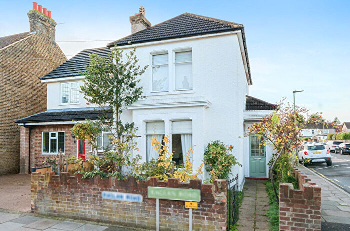3 Bedroom Semi Detached House For Sale In Raglan Road, Bromley, BR2