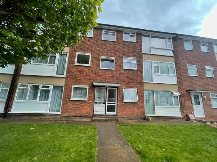 2 Bedroom Flat To Rent In Thirkleby Close, Slough, SL1