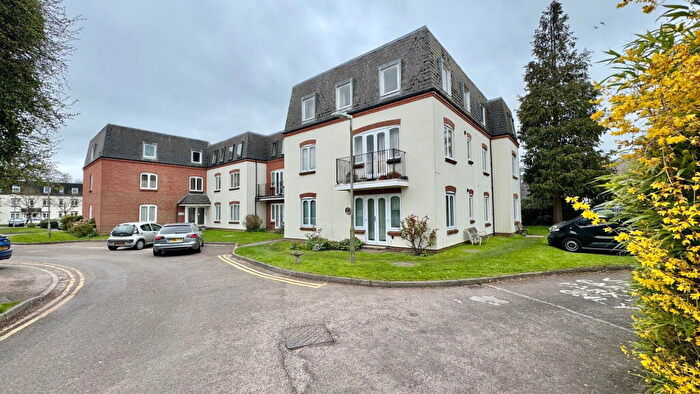 1 Bedroom Flat For Sale In Beech Court, Victoria Gardens, Newbury, RG14