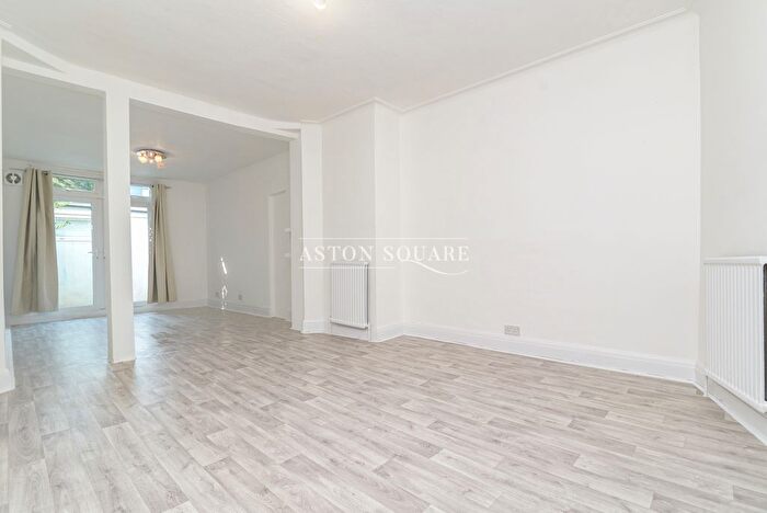 5 Bedroom Detached House To Rent In Ambrose Avenue, London, NW11