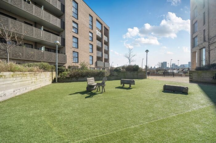 3 Bedroom Flat For Sale In Dunedin Road, London, E10