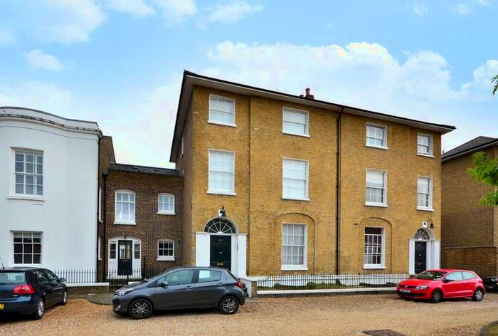 1 Bedroom Flat To Rent In St Anns Crescent, Wandsworth, SW18