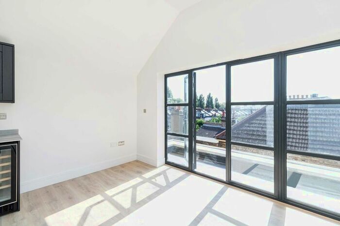 2 Bedroom Flat To Rent In Brockley Road, London, SE4