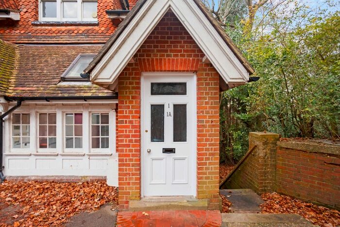 3 Bedroom Flat To Rent In Mount Harry Road, Sevenoaks, TN13