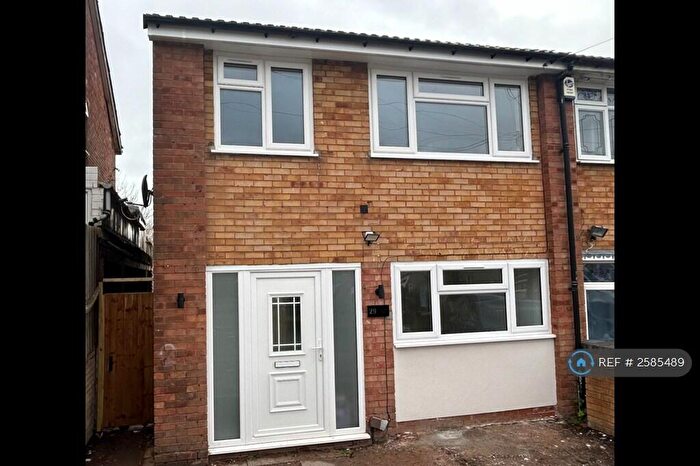 4 Bedroom Semi Detached House To Rent In St Johns Road, Dudley, DY2