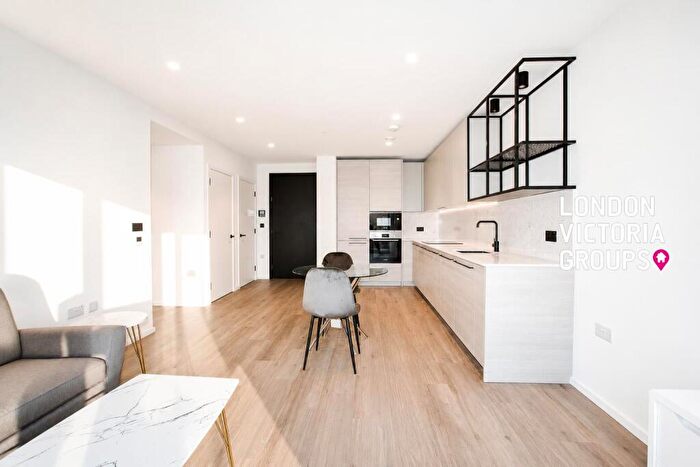 1 Bedroom Apartment To Rent In Curlew House, Hawser Lane, London, E14