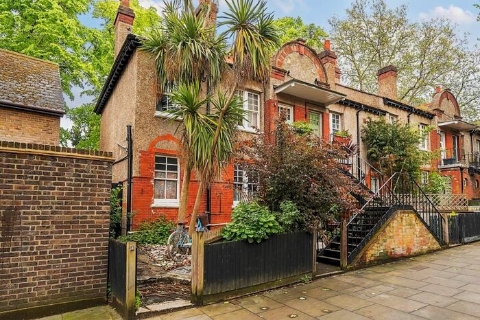 2 Bedroom Flat To Rent In Victoria Place, Richmond, TW9