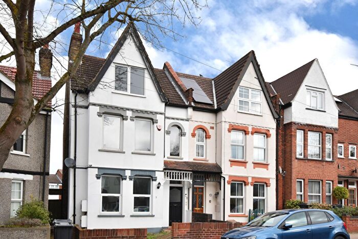 3 Bedroom Flat For Sale In Lytchet Road, Bromley, BR1