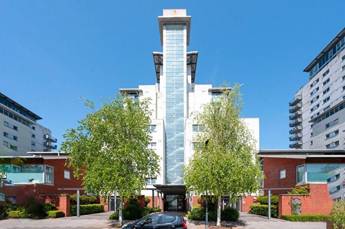 2 Bedroom Flat To Rent In Erebus Drive, Woolwich, London, SE28