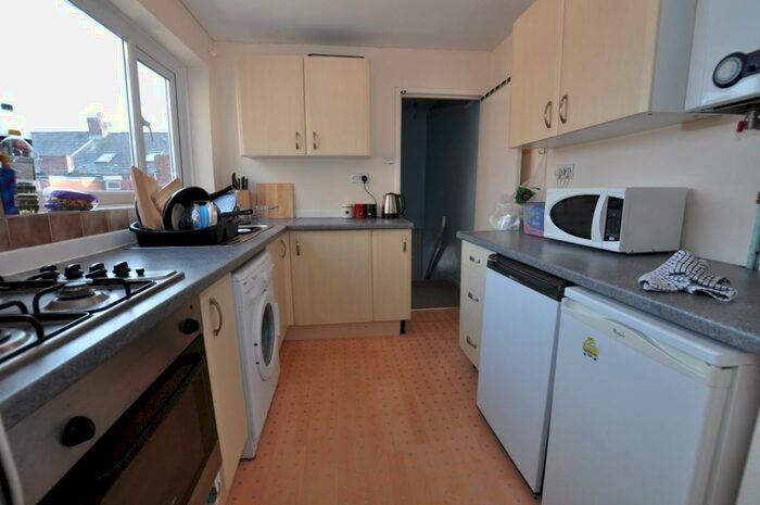 2 Bedroom Flat To Rent In Kelvin Grove, Sandyford, Newcastle Upon Tyne, NE2