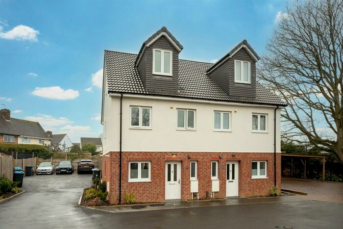 4 Bedroom House To Rent In Savoy Close, Hemel Hempstead, HP2