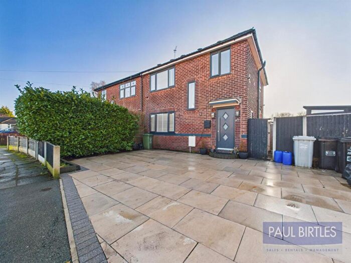 4 Bedroom Semi Detached House For Sale In Kingsway Park, Davyhulme, Trafford, M41