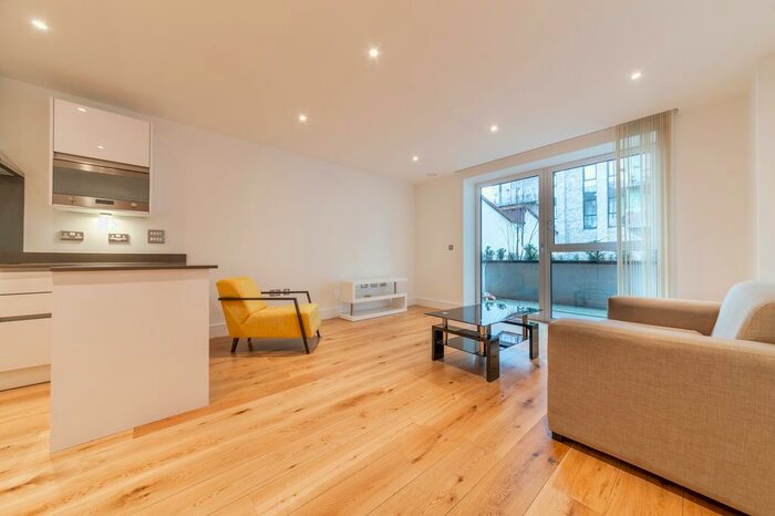 2 Bedroom Flat To Rent In Prince Court, Nelson Street, Canning Town, London, E16