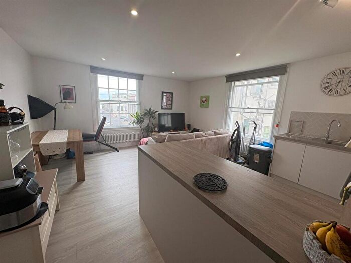 3 Bedroom Flat To Rent In St. Georges Road, Brighton, BN2
