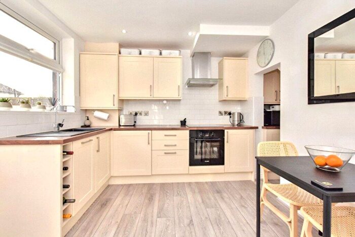 2 Bedroom House To Rent In Cunningham Avenue, Enfield, EN3