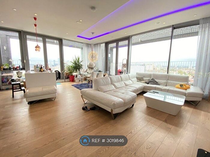 3 Bedroom Flat To Rent In Kent Building, London, E14