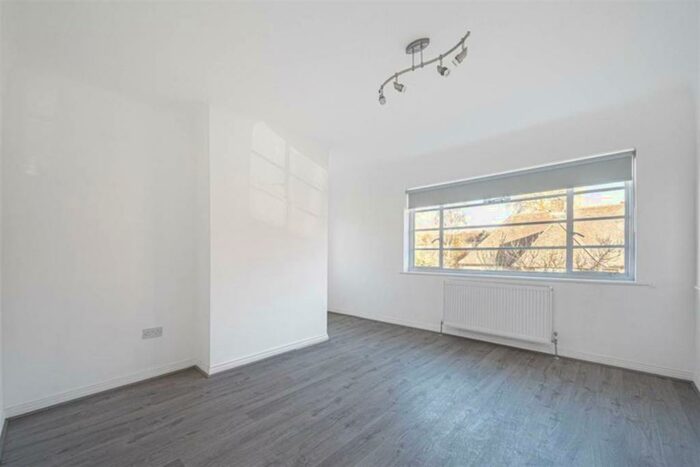 2 Bedroom Flat To Rent In Denison Close, Hampstead Garden Suburb, N2