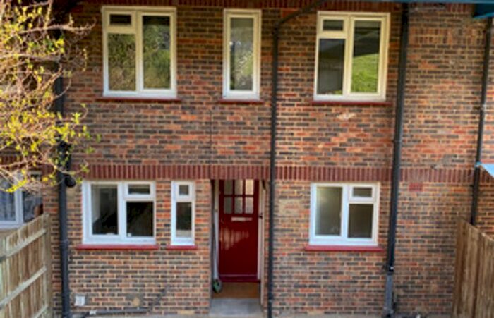 3 Bedroom Flat To Rent In Stafford Road, Caterham, CR3