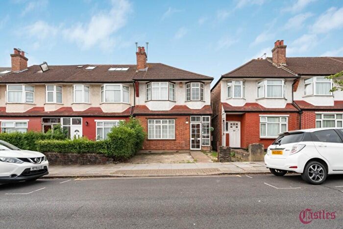 3 Bedroom Terraced House To Rent In Sylvan Avenue, Wood Green, N22