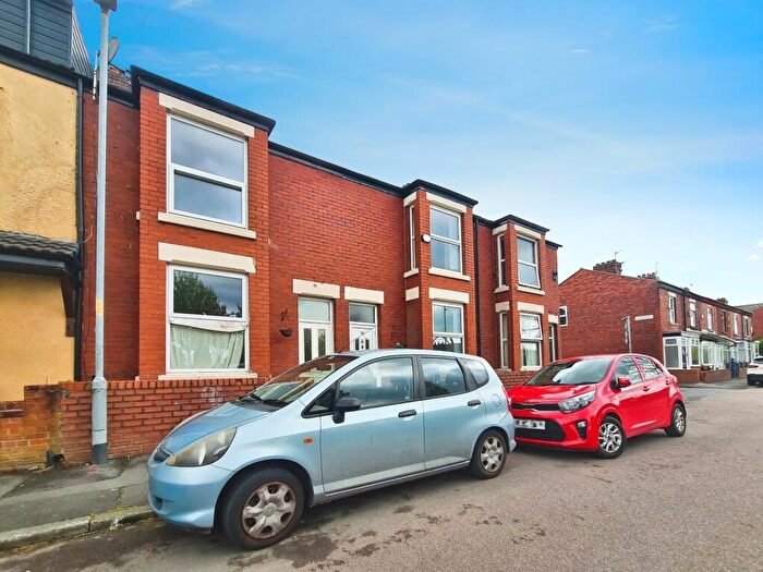 3 Bedroom Terraced House To Rent In Vine Street, Abbey Hey, Greater Manchester, M18
