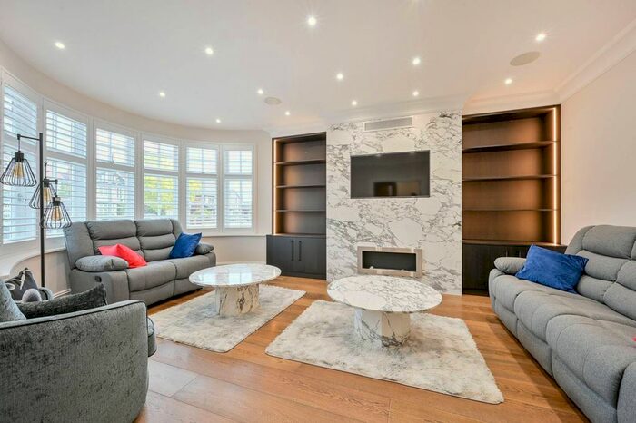 5 Bedroom Property To Rent In Popes Lane, Ealing, London, W5