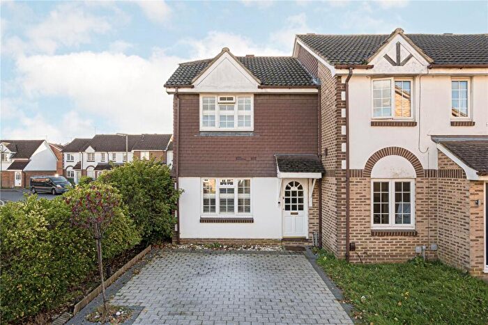 3 Bedroom End Of Terrace House For Sale In Shaw Drive, Walton-on-Thames, Surrey, KT12
