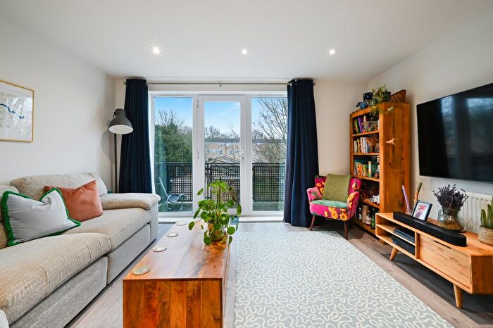 2 Bedroom Flat For Sale In Lords Court, Headingley Drive, Beckenham, BR3