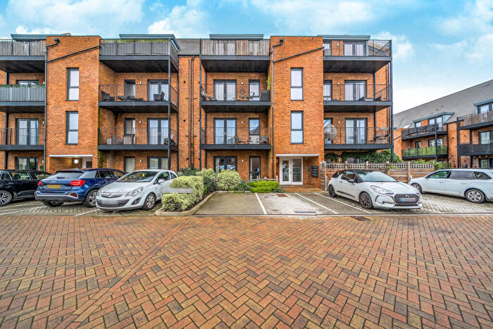 1 Bedroom Apartment For Sale In Crusade Way, Strood, Rochester, ME2