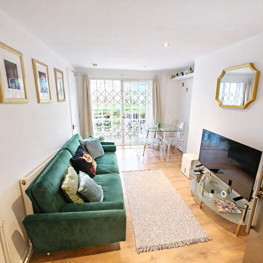 2 Bedroom Flat To Rent In Caledonian Road, London, N1