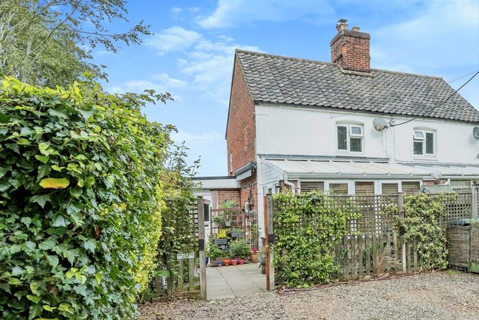 2 Bedroom Property For Sale In Blacksmiths Lane, Erpingham, Norwich, NR11