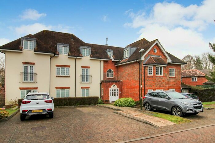 2 Bedroom Flat To Rent In Maddox Drive, Crawley, West Sussex., RH10