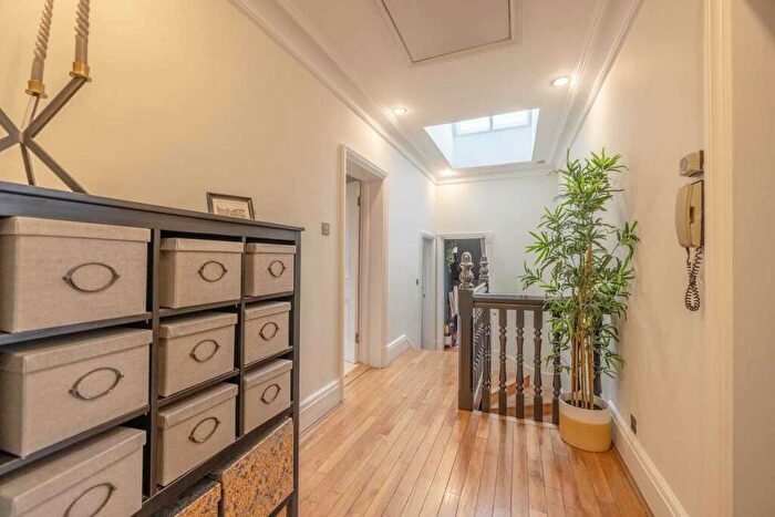 2 Bedroom Apartment For Sale In The Green, Datchet, SL3