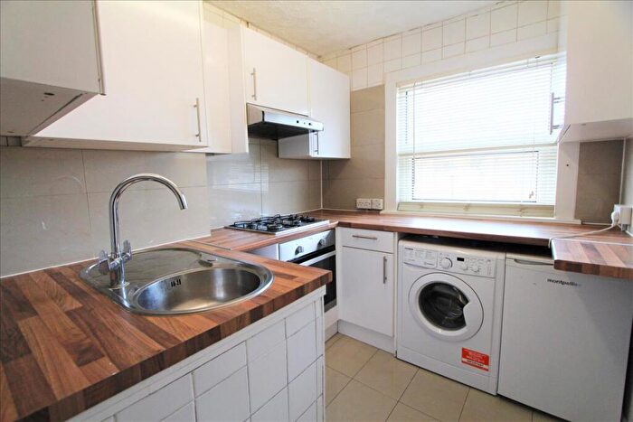 2 Bedroom Flat To Rent In Beulah Road, Walthamstow, London, E17
