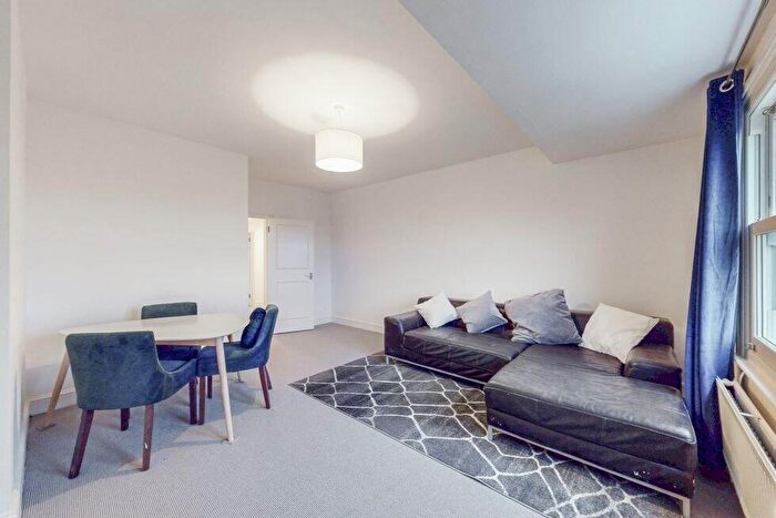 3 Bedroom Flat To Rent In South Hill Park, Hampstead, NW3
