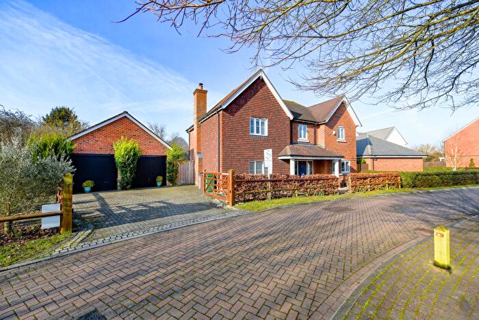 4 Bedroom Detached House For Sale In Ellen Close, Charing, TN27