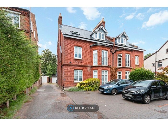 2 Bedroom Flat To Rent In Ditton Road, Surbiton, KT6
