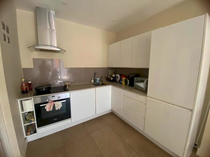 2 Bedroom Flat To Rent In High Street, Slough, SL1