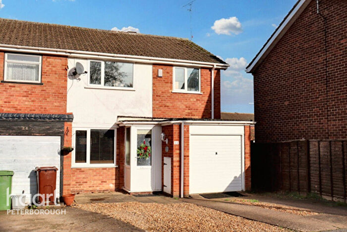 3 Bedroom End Of Terrace House For Sale In Kennet Gardens, Peterborough, PE4