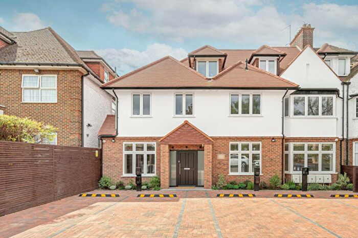 3 Bedroom Flat To Rent In The Ridgeway, Golders Green, London, NW11