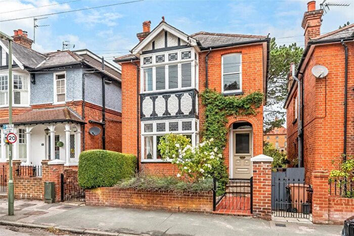 5 Bedroom Detached House For Sale In Wodeland Avenue, Guildford, Surrey, GU2