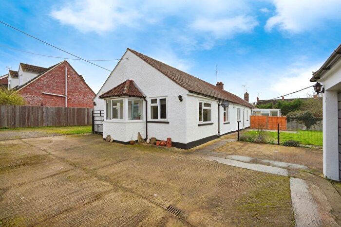 4 Bedroom Semi-Detached Bungalow For Sale In Oxford Road, Calne, SN11