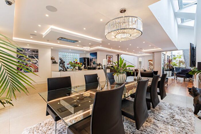 4 Bedroom Terraced House For Sale In Sunlight Mews, London, SW6