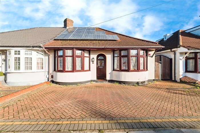 2 Bedroom Bungalow For Sale In Tunstall Avenue, Ilford, IG6