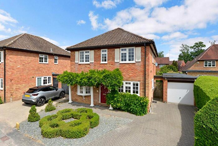 4 Bedroom Detached House For Sale In Napper Place, Cranleigh, GU6