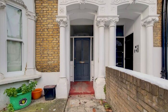 2 Bedroom Flat To Rent In Saltoun Road, Brixton, London, SW2